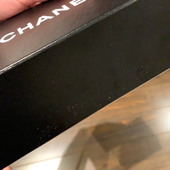 Chanel sunglasses box hard cover, tiny dented - Picture 5 of 6